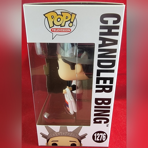 Chandler bing funko # 1276 (nib) with pop protector - Picture 4 of 7